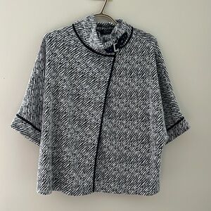 De Vie Collection Black and White Knit Jacket